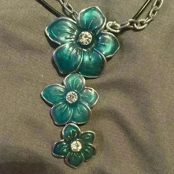 Necklace and earring set - Picture 3 of 3